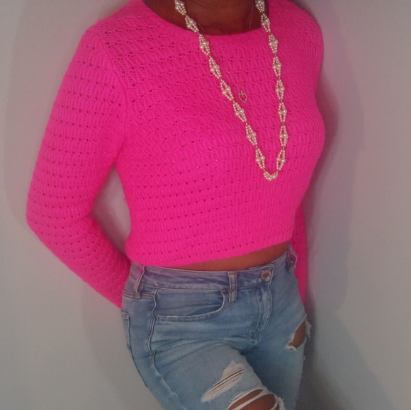 What a way to leave your pink print! XXI crochet crop top sweater size medium. - Picture 2 of 5